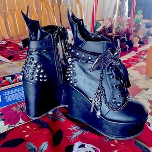 Flights Of Poison Platform Boots